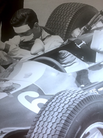 Concentration avant le départ : Jim était adepte au sparadrap pour se protéger le visage !